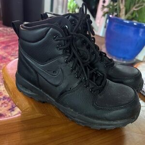 Nike black high top basketball shoe